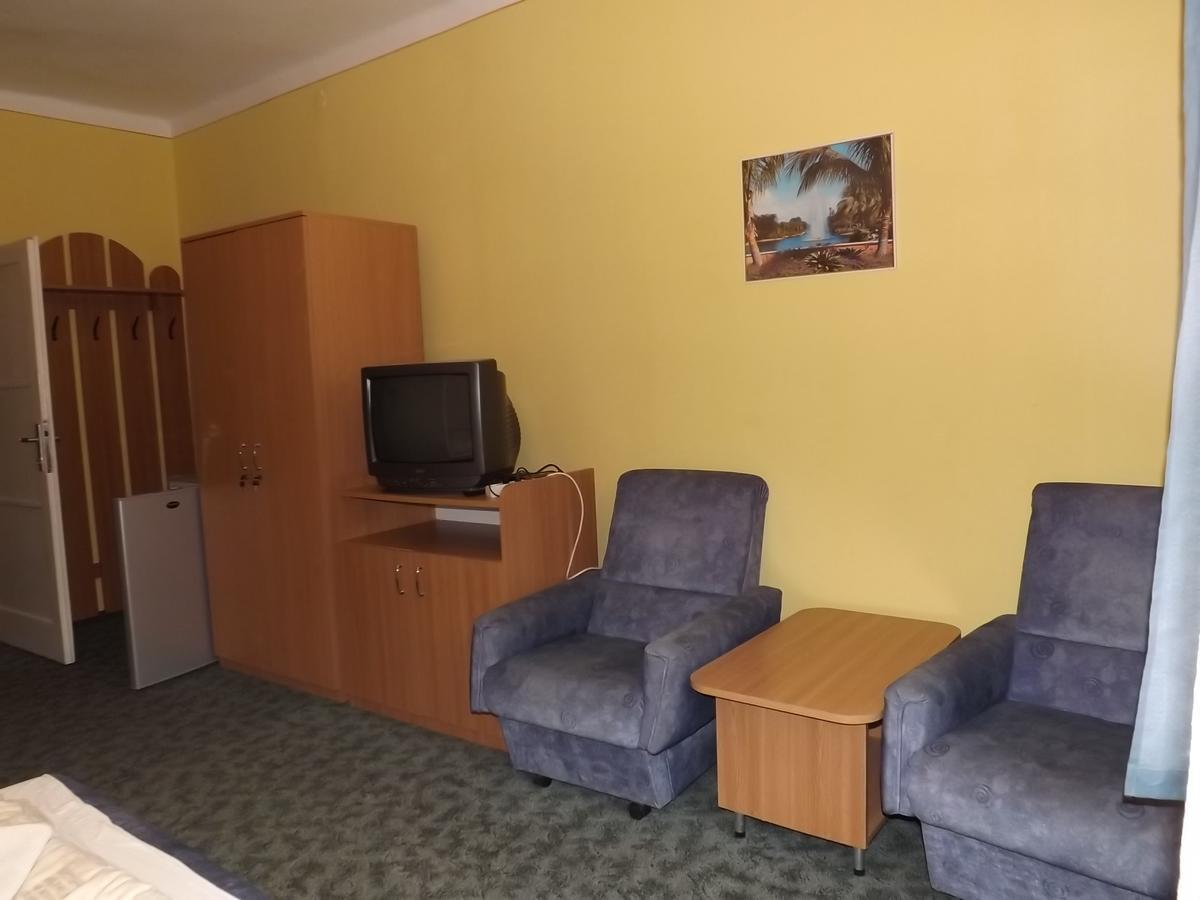 Hotel Fremon Munkasszallo Berente Zewnętrze zdjęcie